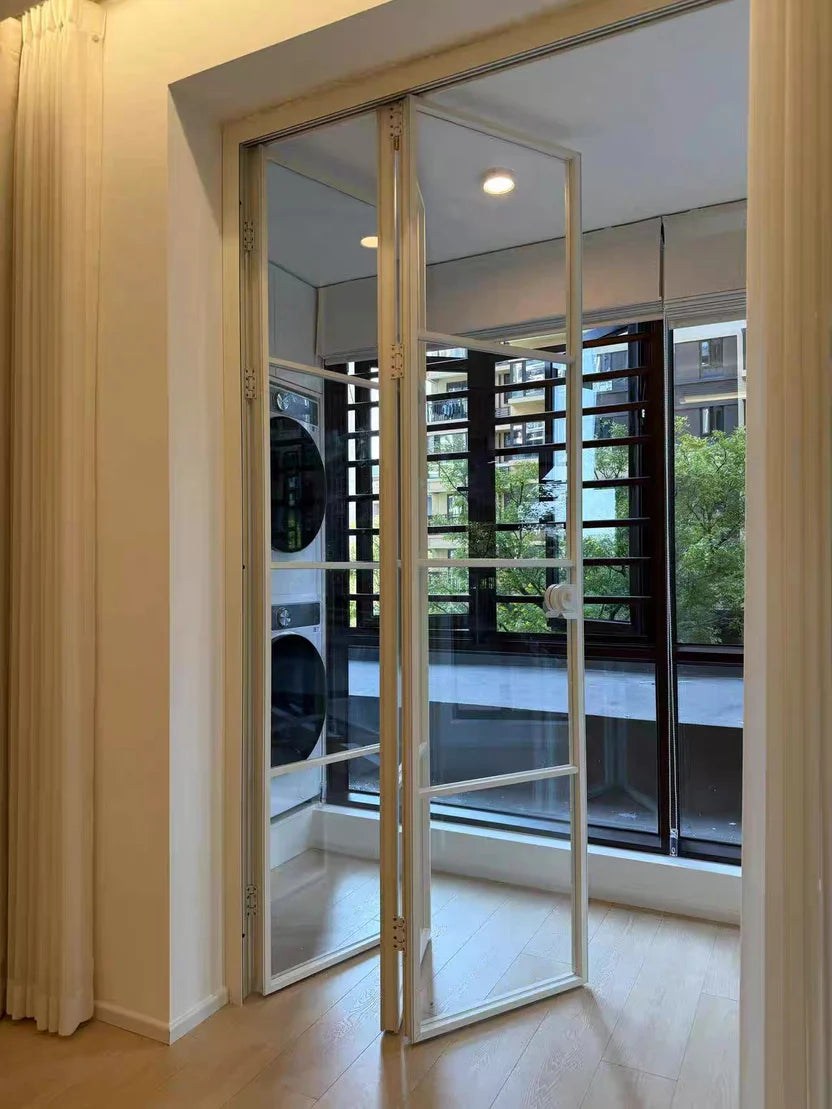 【白框極窄趟門折疊門｜香港單位必備！通透採光+靈活間隔】