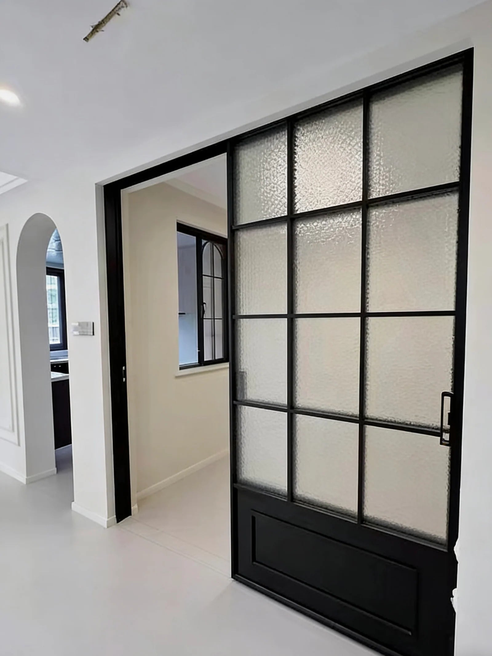 黑框格紋拖拉門，趟門，香港家居的空間美學