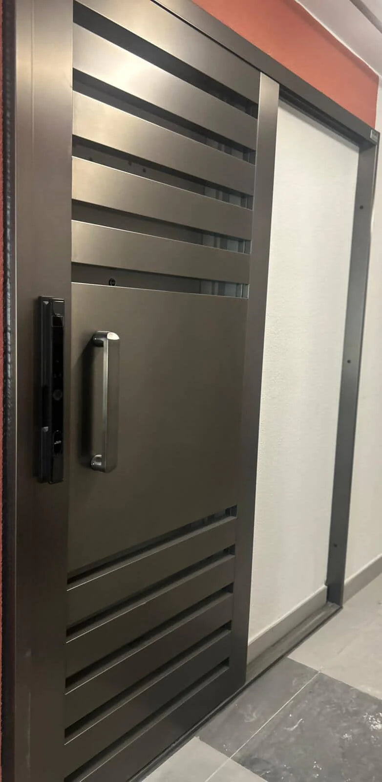 304鋼閘門 可製作成單趟鋼閘、半趟鋼閘、大細趟鋼閘、3趟鋼閘、鋼掩閘、和諧式